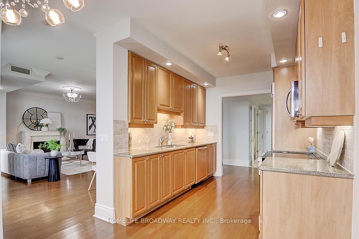 33 Cox Boulevard Unit 1825 photo 14