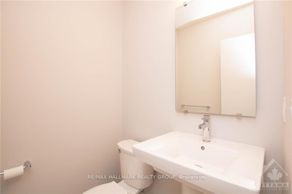 435 TRIDENT Mews photo 4