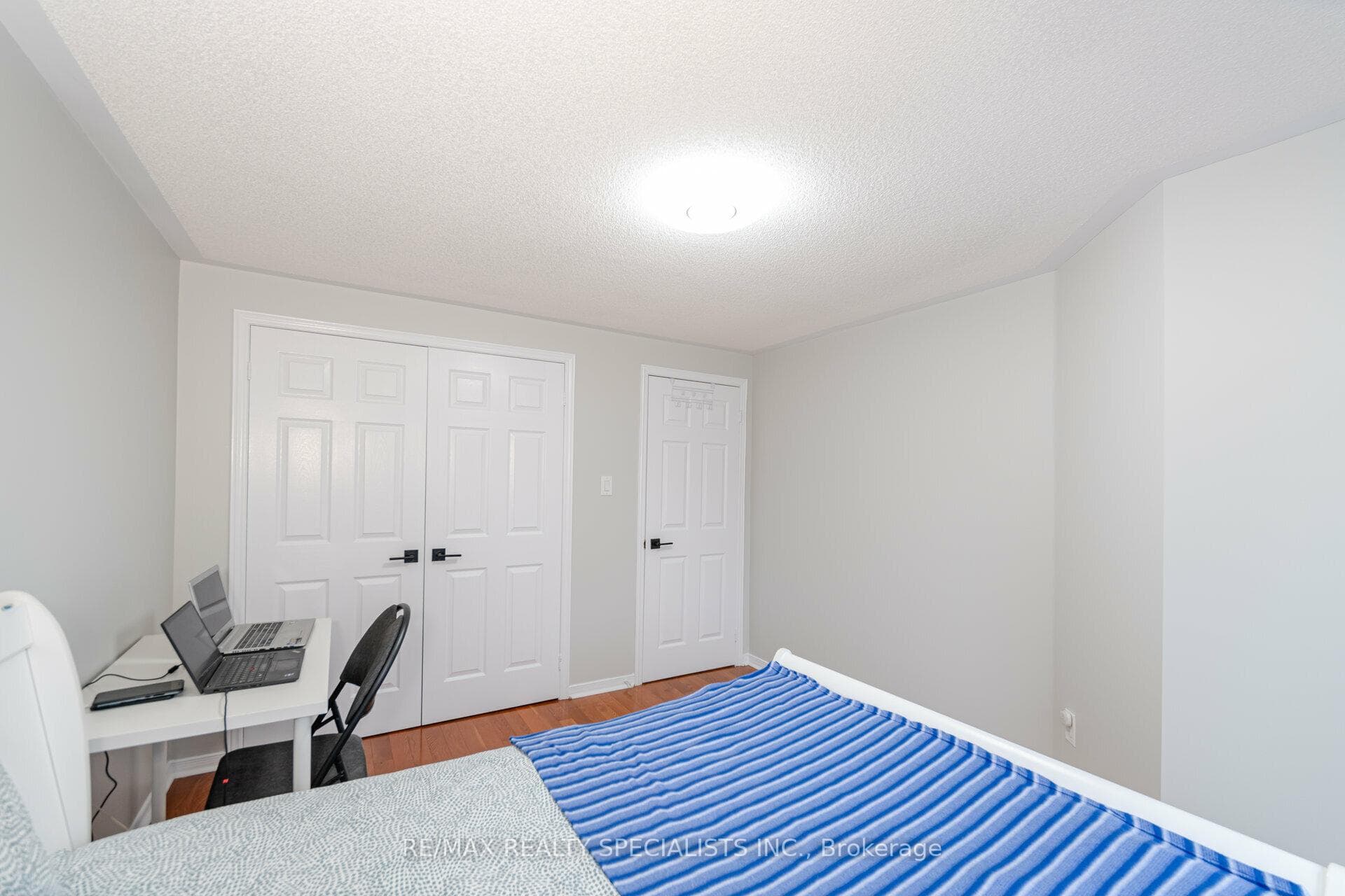 2550 Wickham Road photo 20