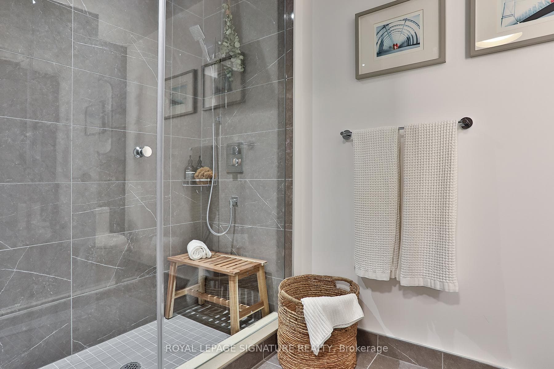 main/guest bath