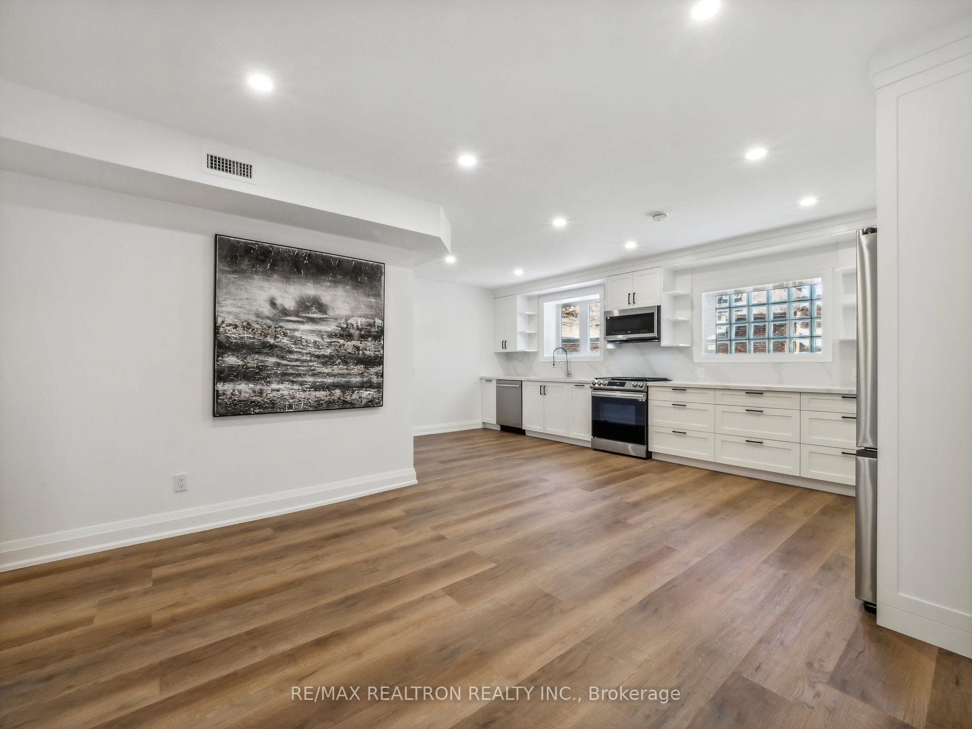 887 Avenue Road Unit Main photo 5