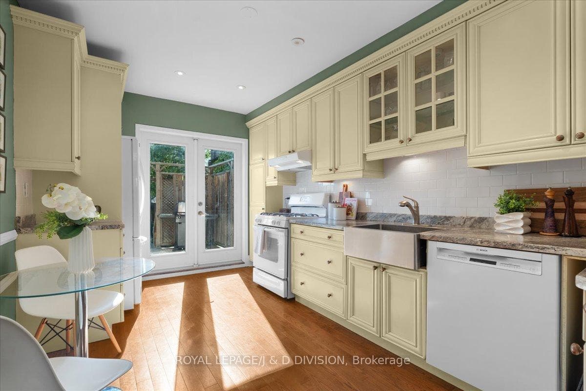 672 Shaw Street photo 11