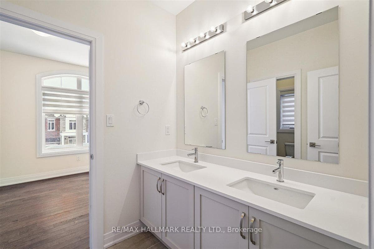 21 La Reine Avenue photo 34