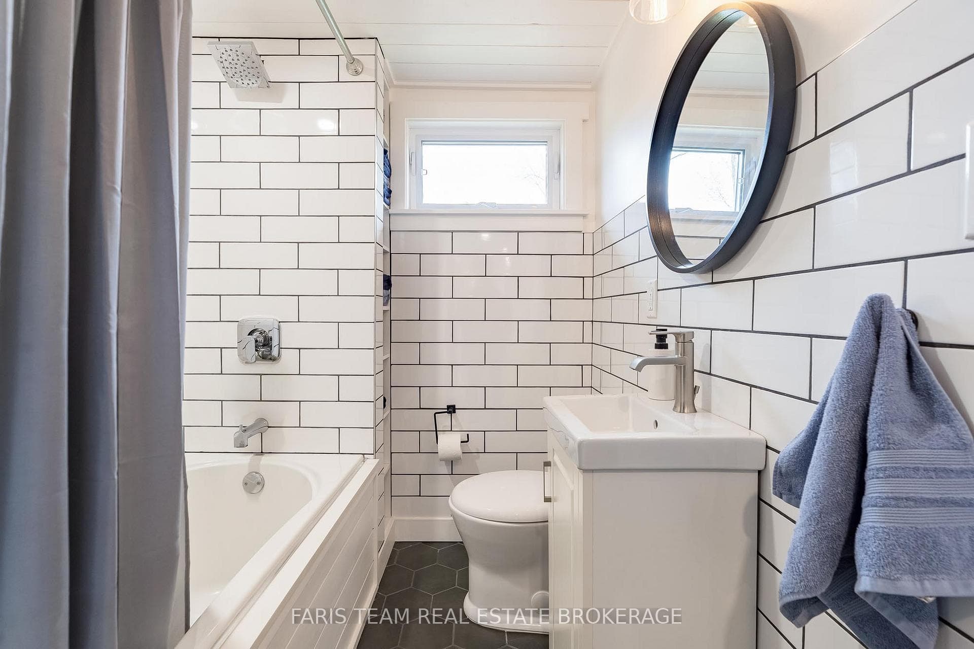 1720 Tay Point Road photo 20