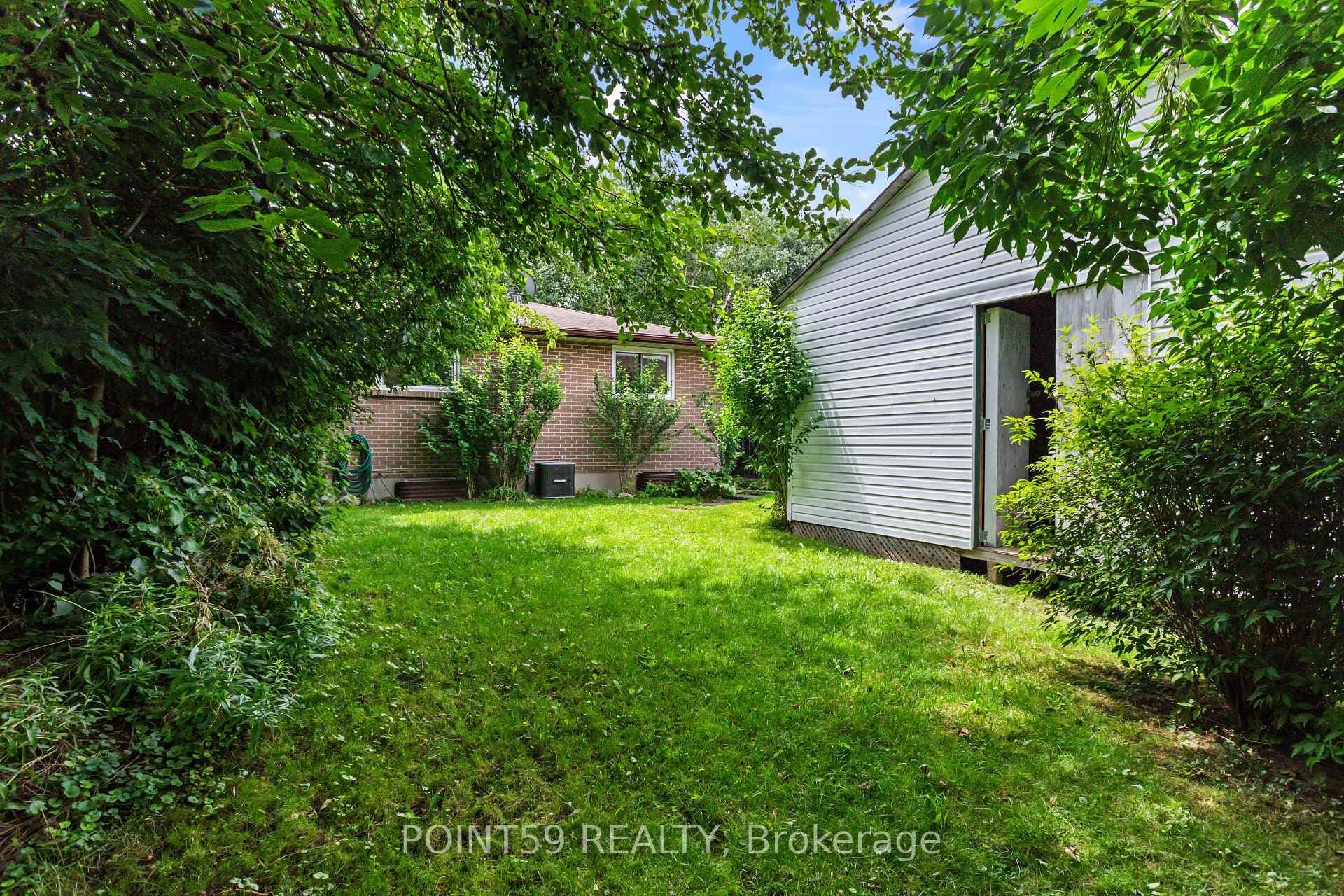 28 BUCHAN Road photo 34