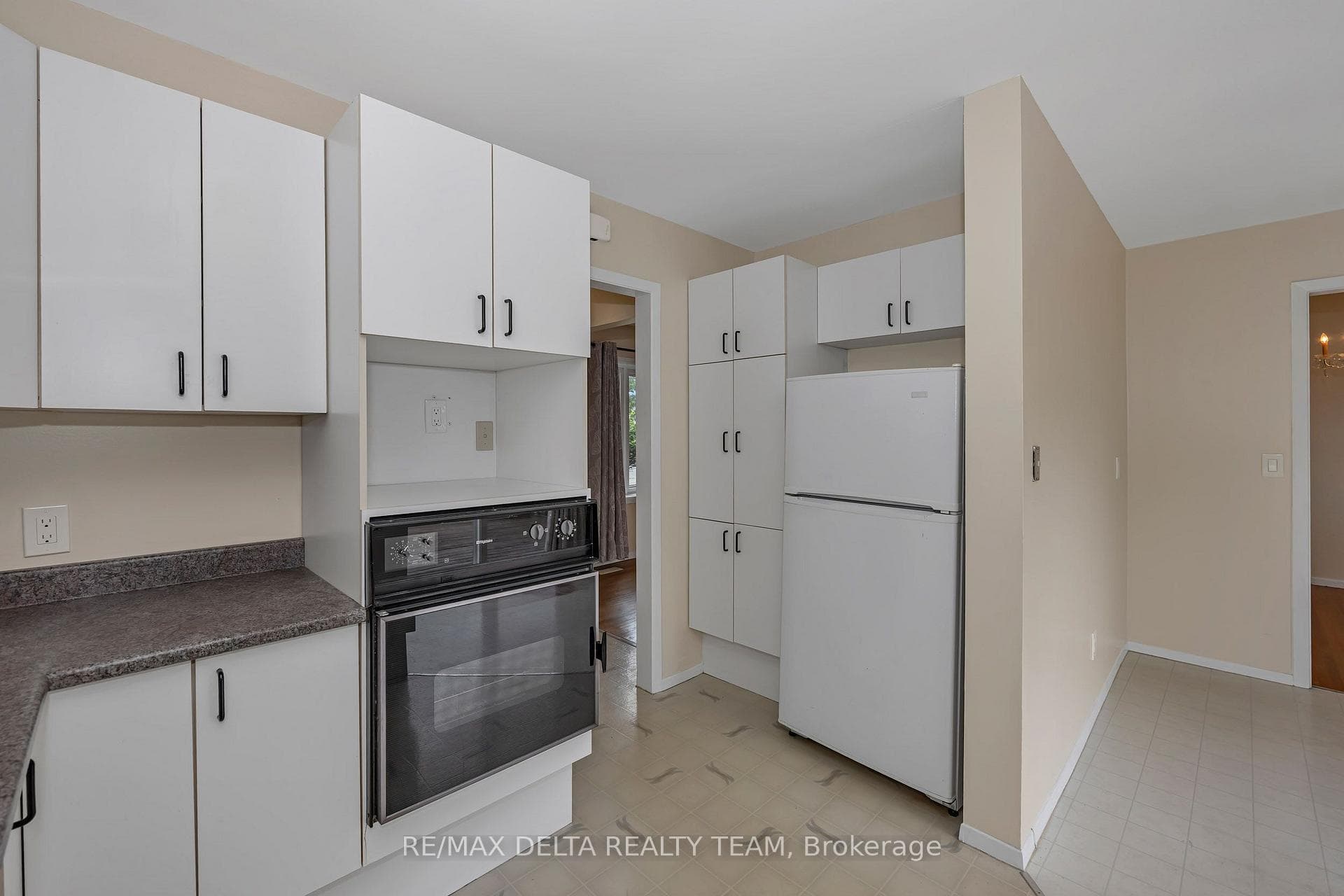 278 Gleneagles Avenue photo 12