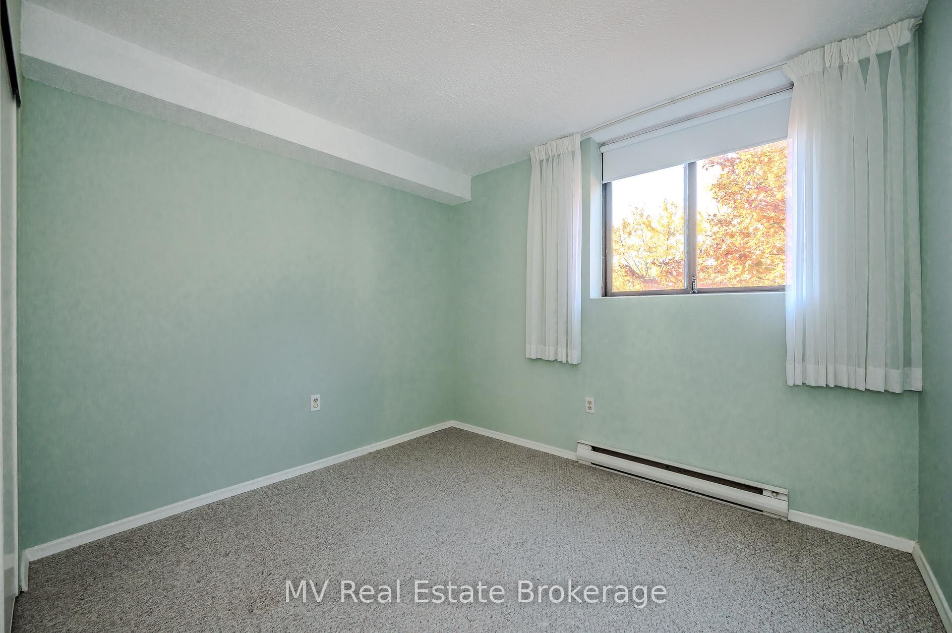 93 WESTWOOD Road Unit 402 photo 14