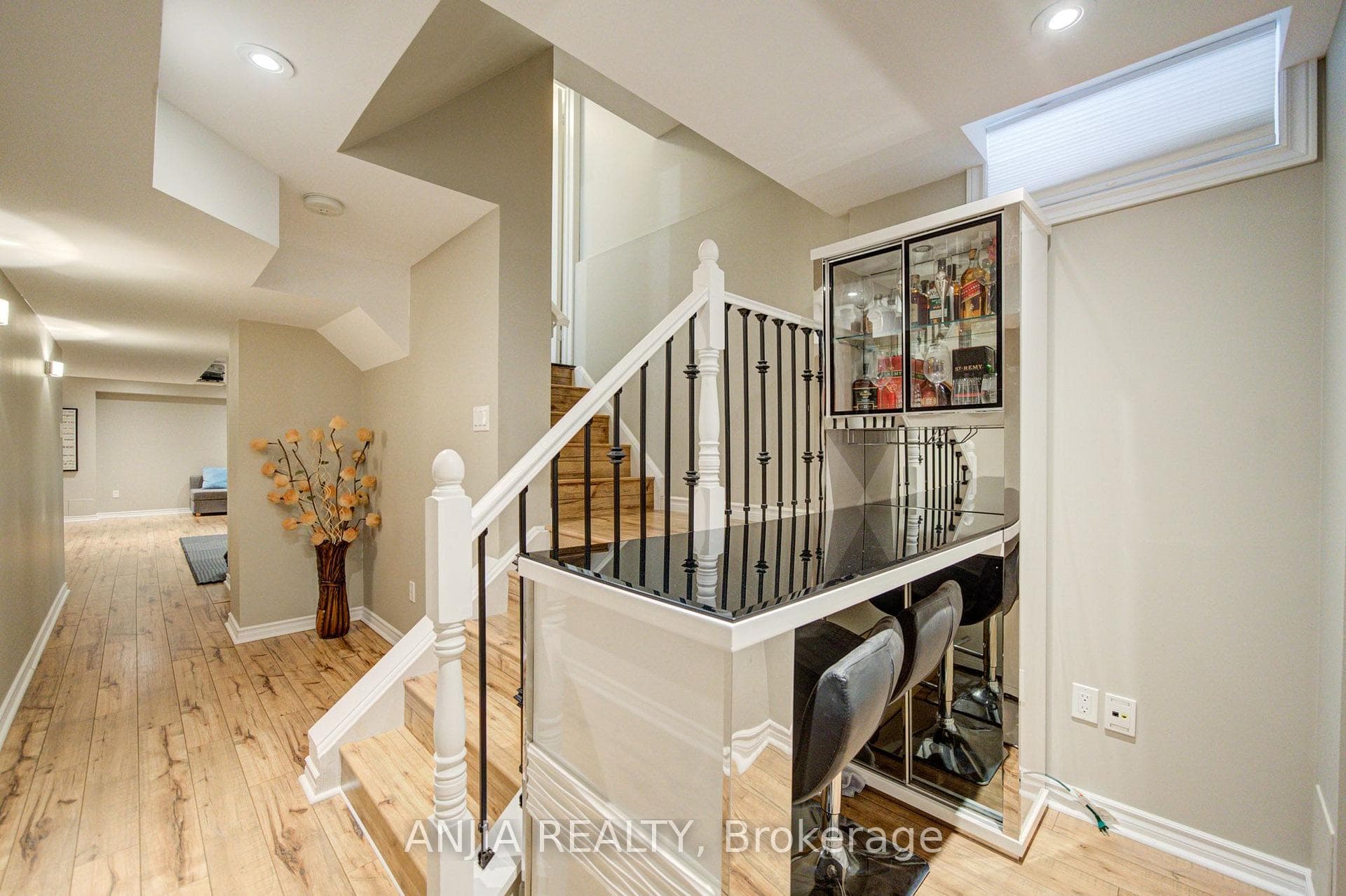 106 Vera Lynn Crescent photo 33
