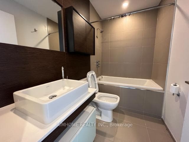 75 St Nicholas Street Unit 1503 photo 4