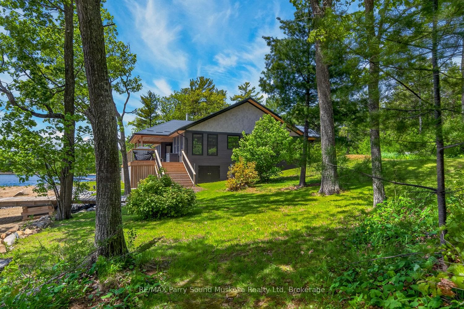 32 A11 Island photo 3