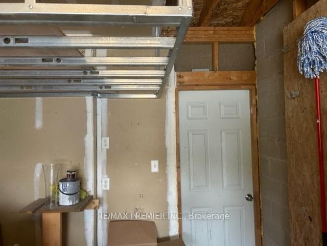 25 Srigley Street photo 34