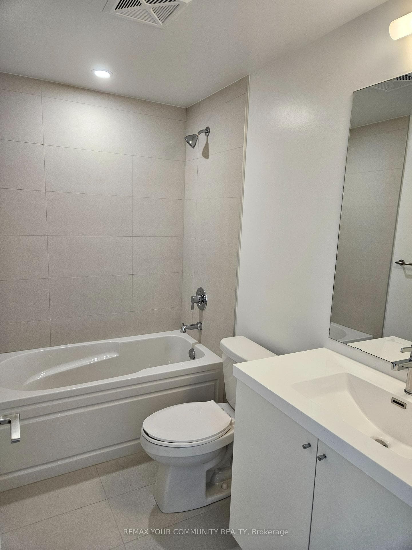 2545 Simcoe Street Unit 2210 photo 8