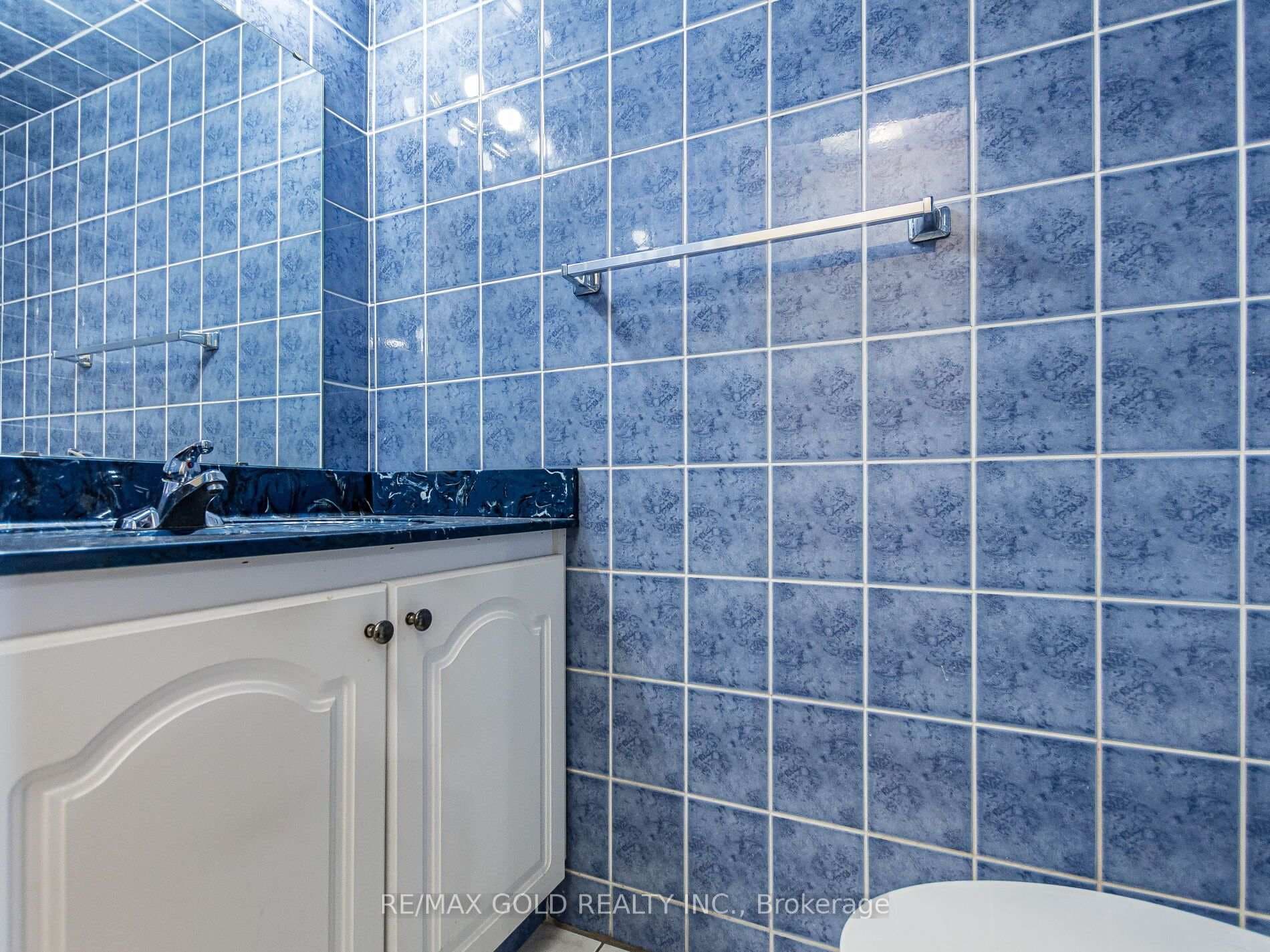 17 Knightsbridge Road Unit 1010 photo 32