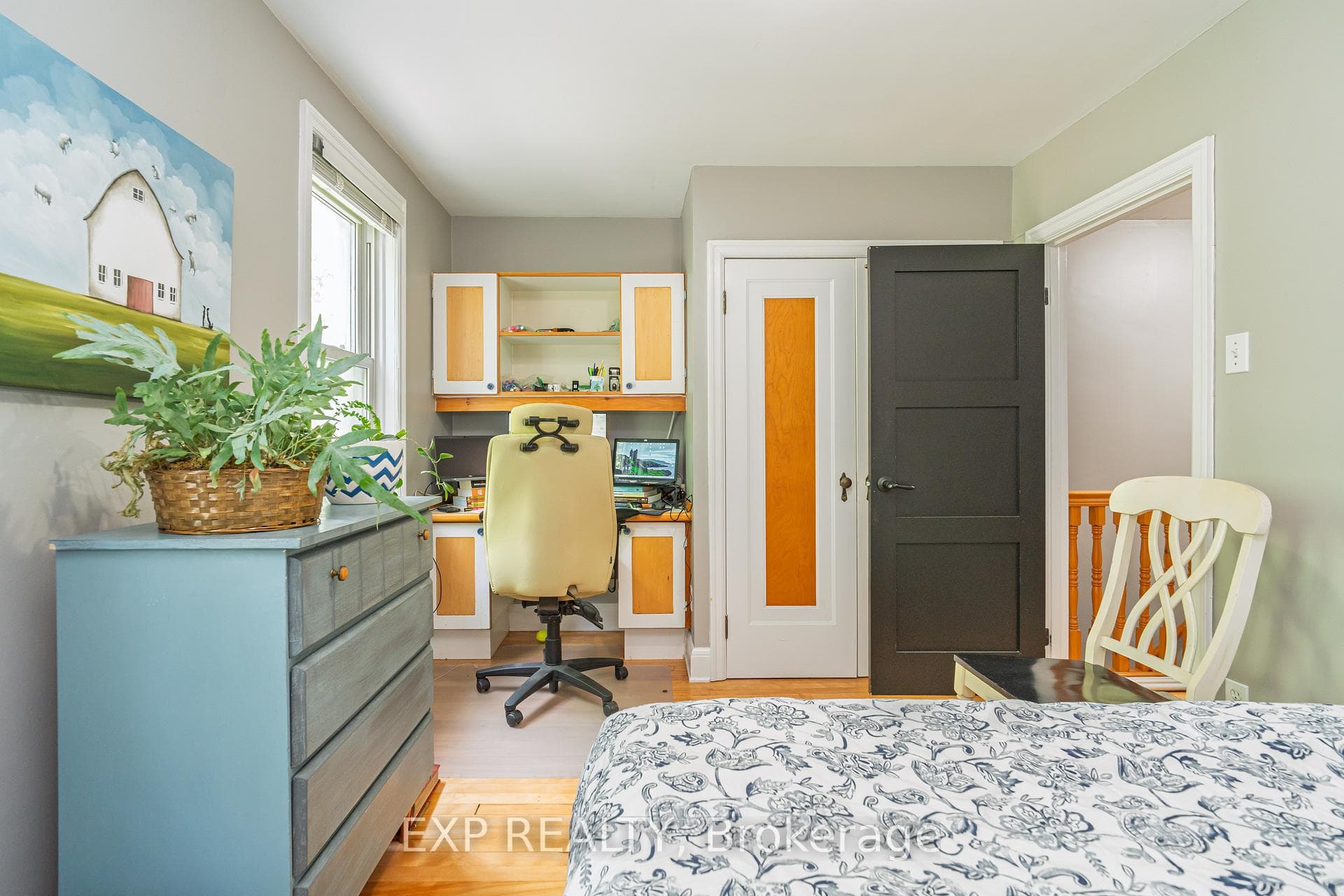 12 Ross Avenue photo 20