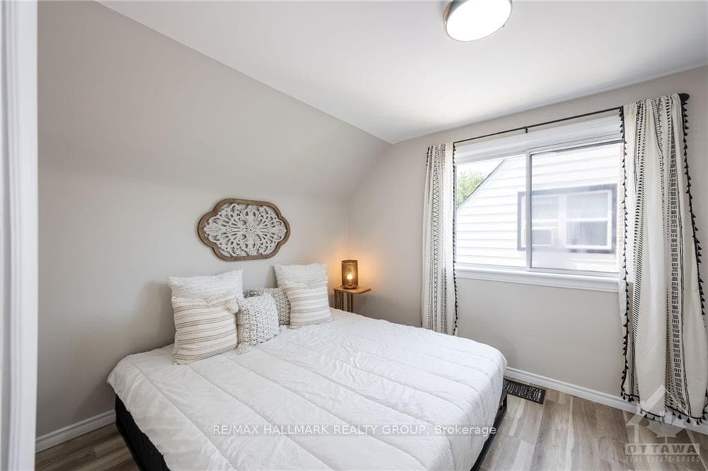 580 DONALD Street photo 17