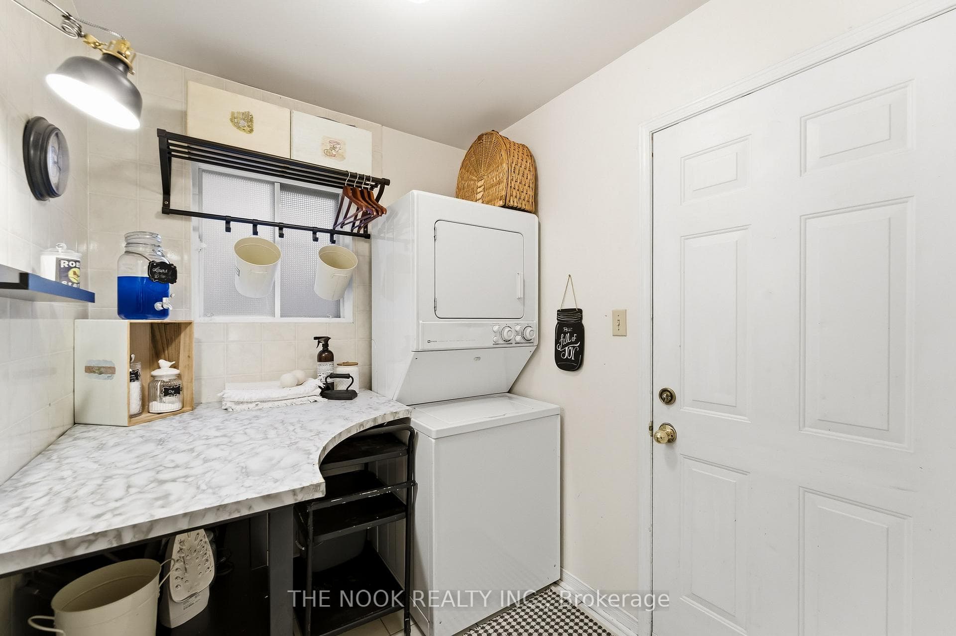 1565 Oakburn Street photo 21