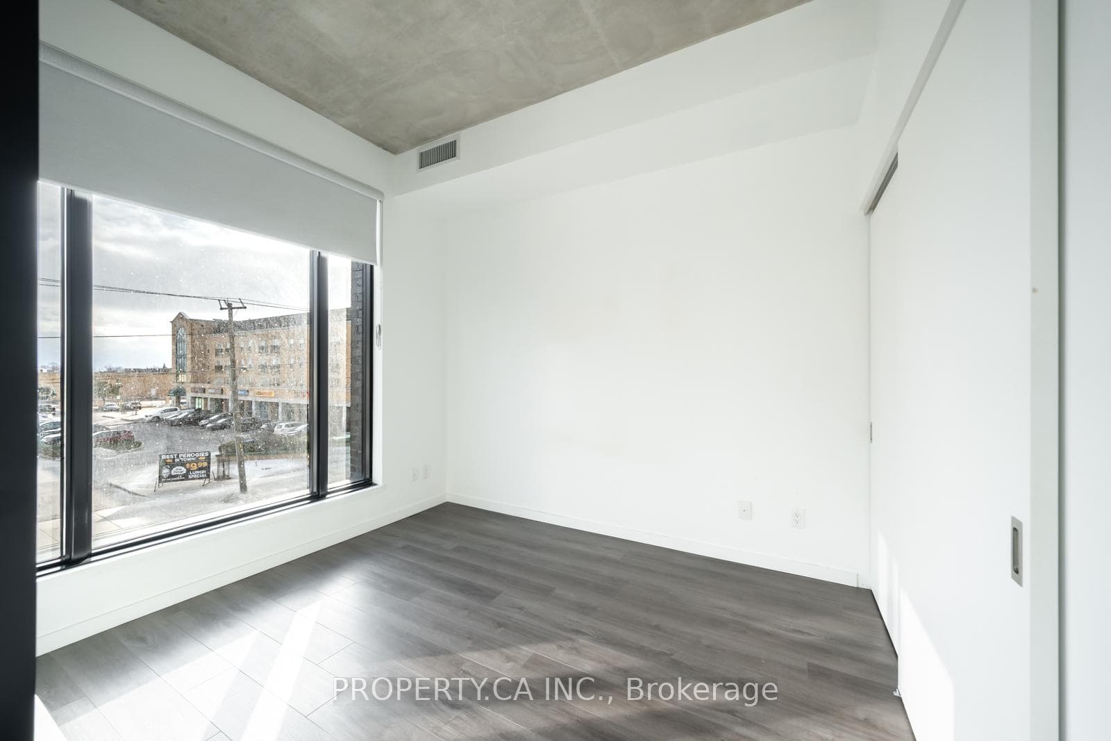 7 Smith Crescent Unit 212 photo 13