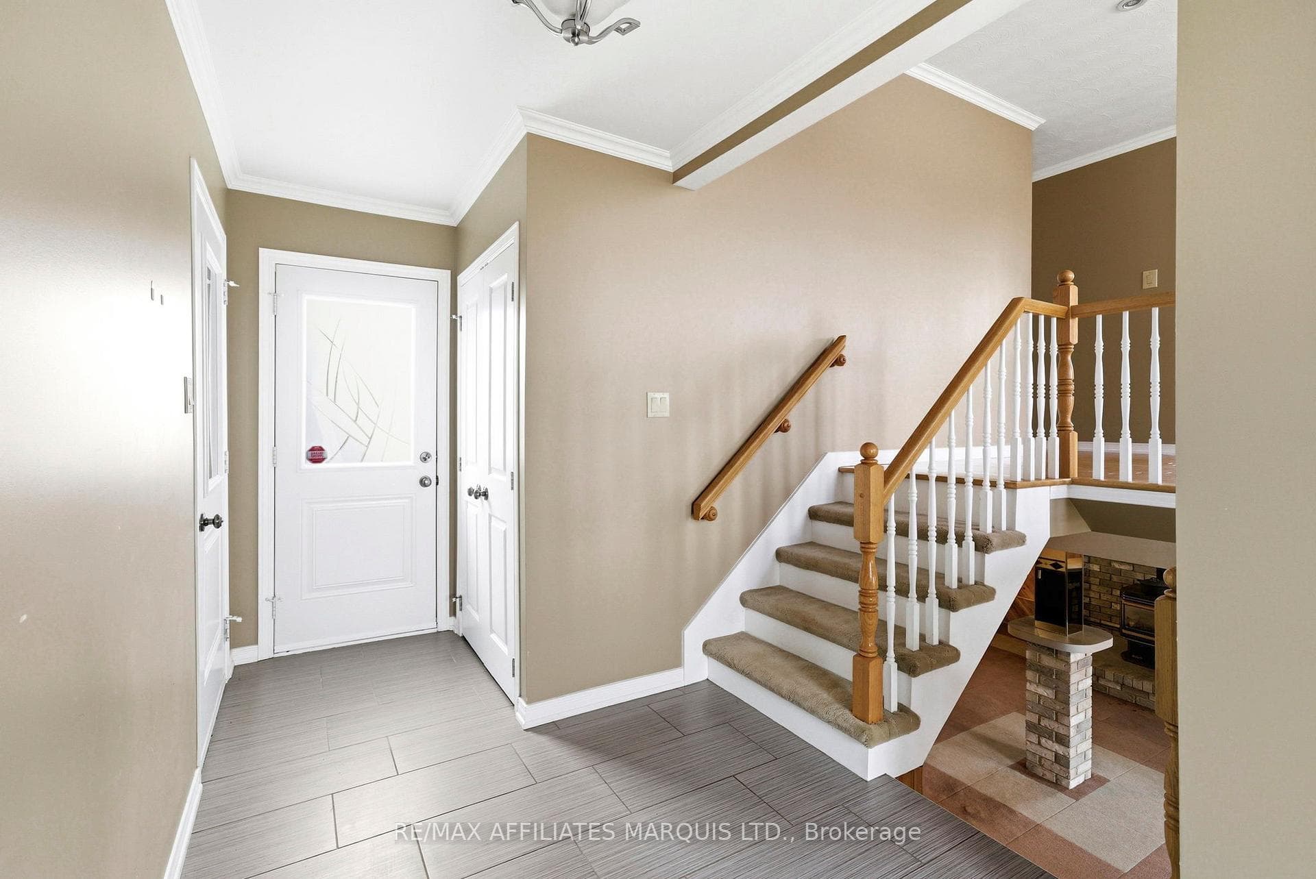 681 Champlain Drive photo 4