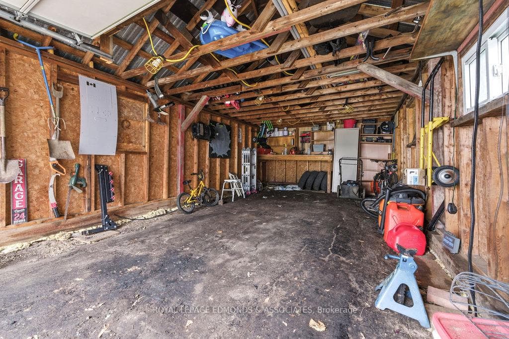 408 Moffat Street photo 44
