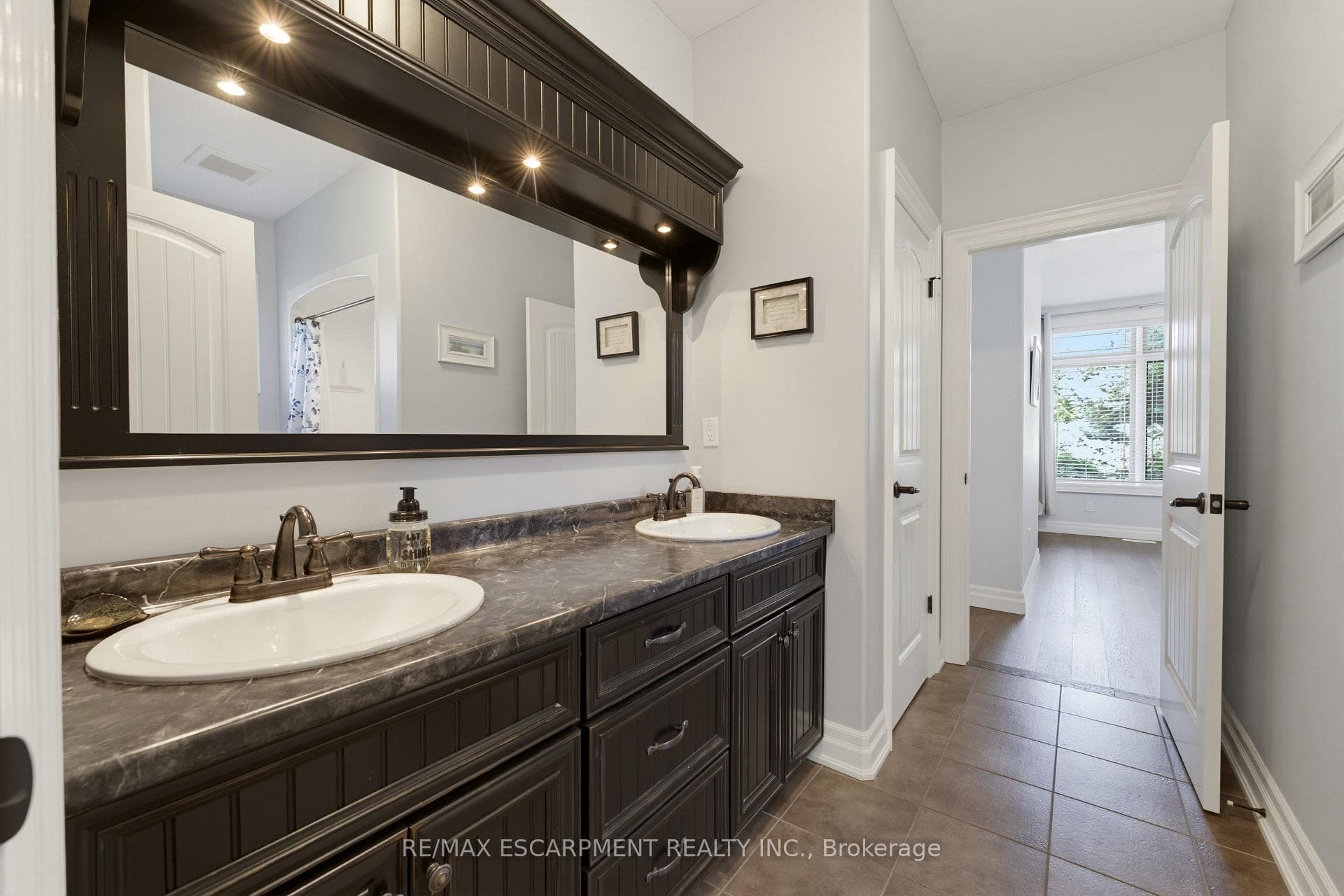 60 Donjon Boulevard photo 14