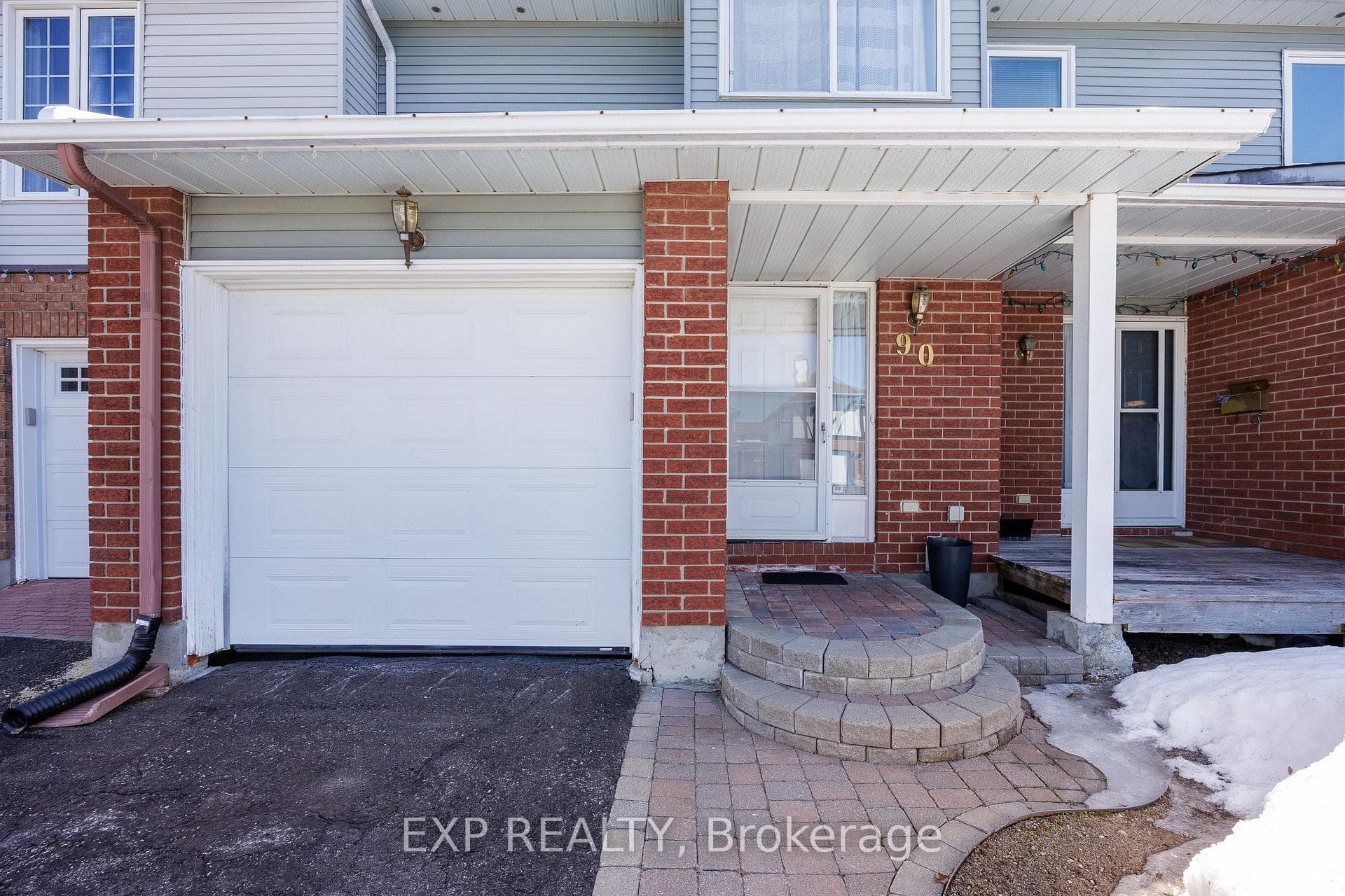 90 Pickwick Drive photo 2