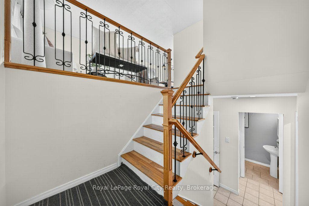 18 Springdale Boulevard photo 4