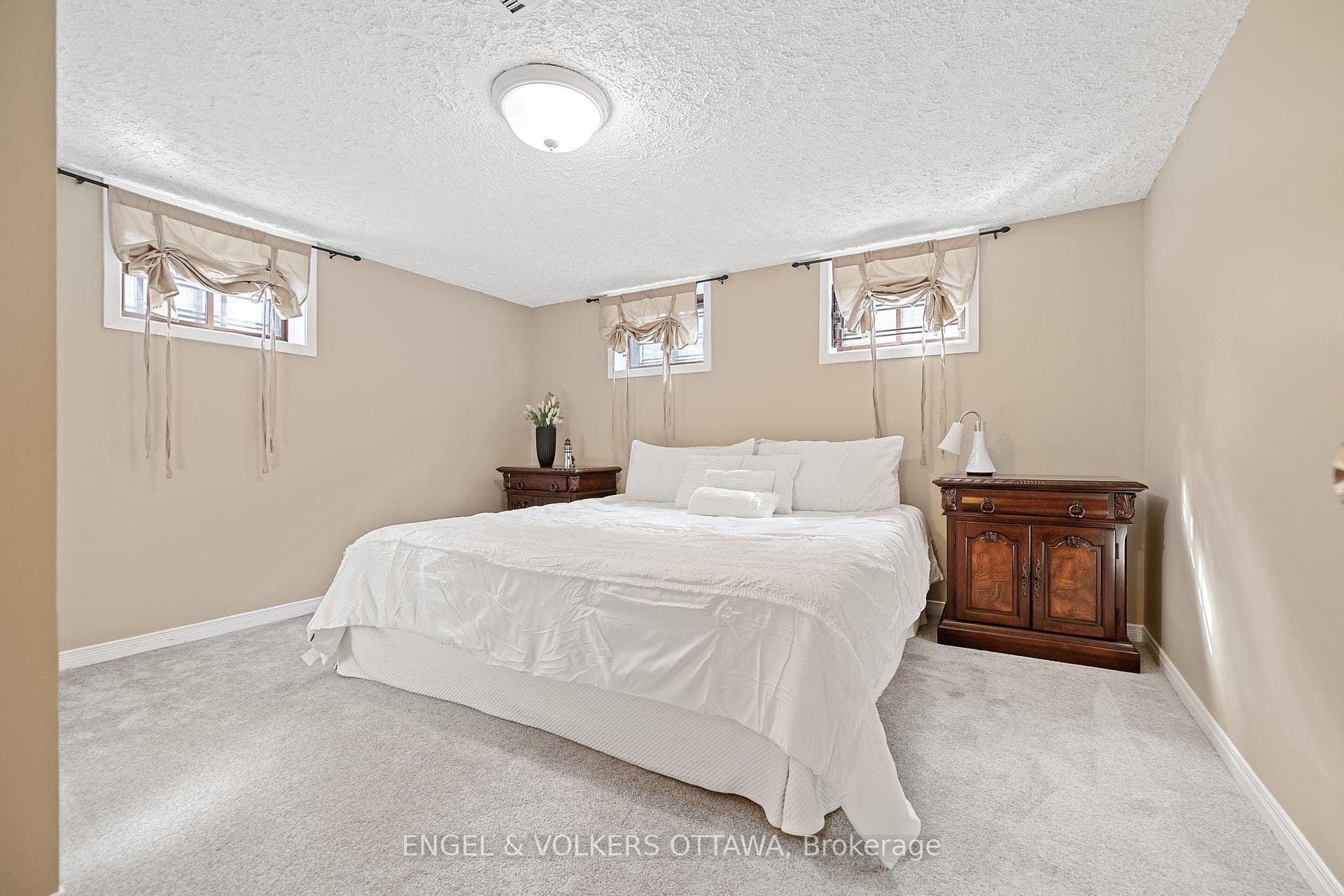 2055 Thorne Avenue photo 24