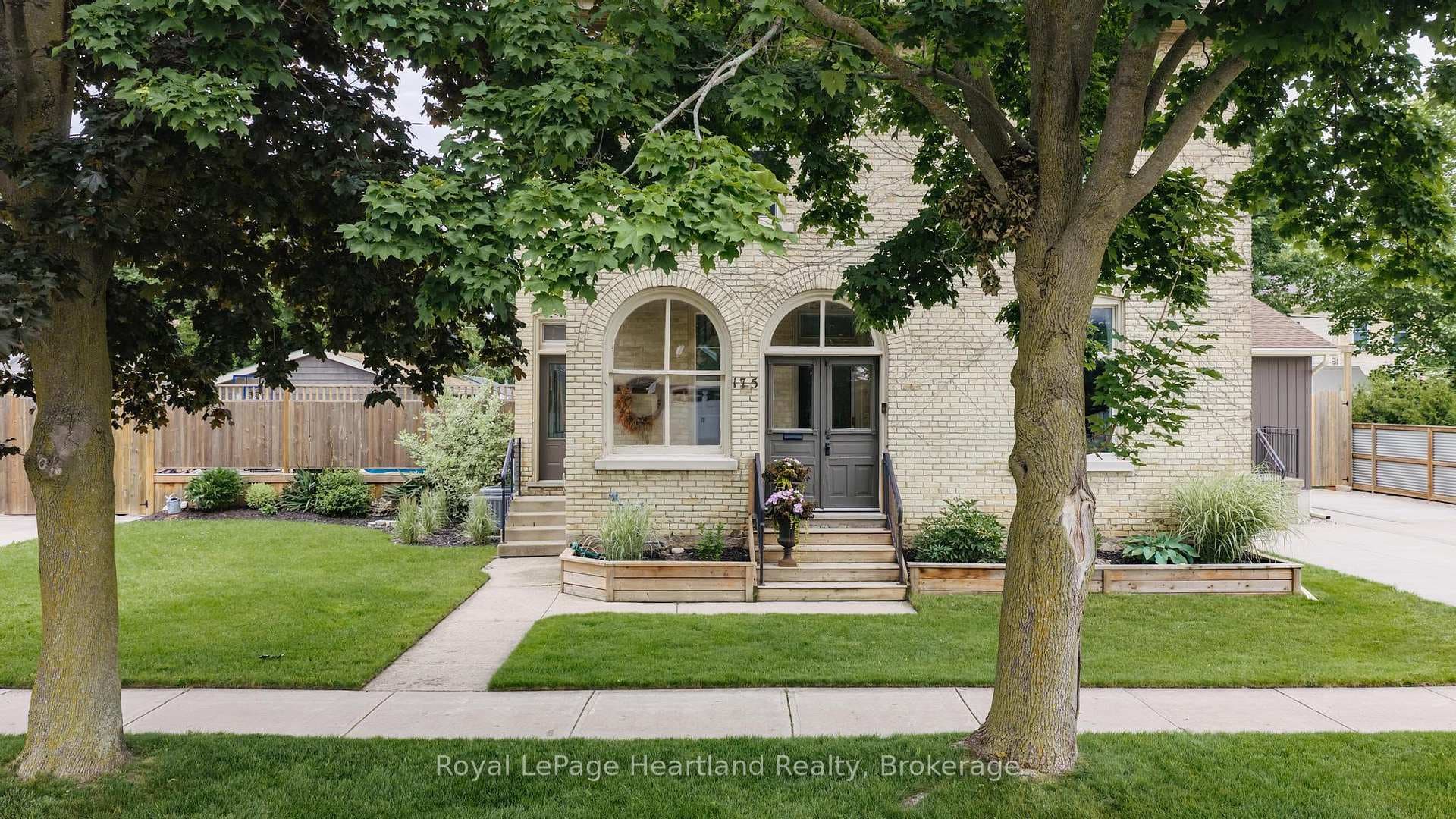 175 St David Street photo 2