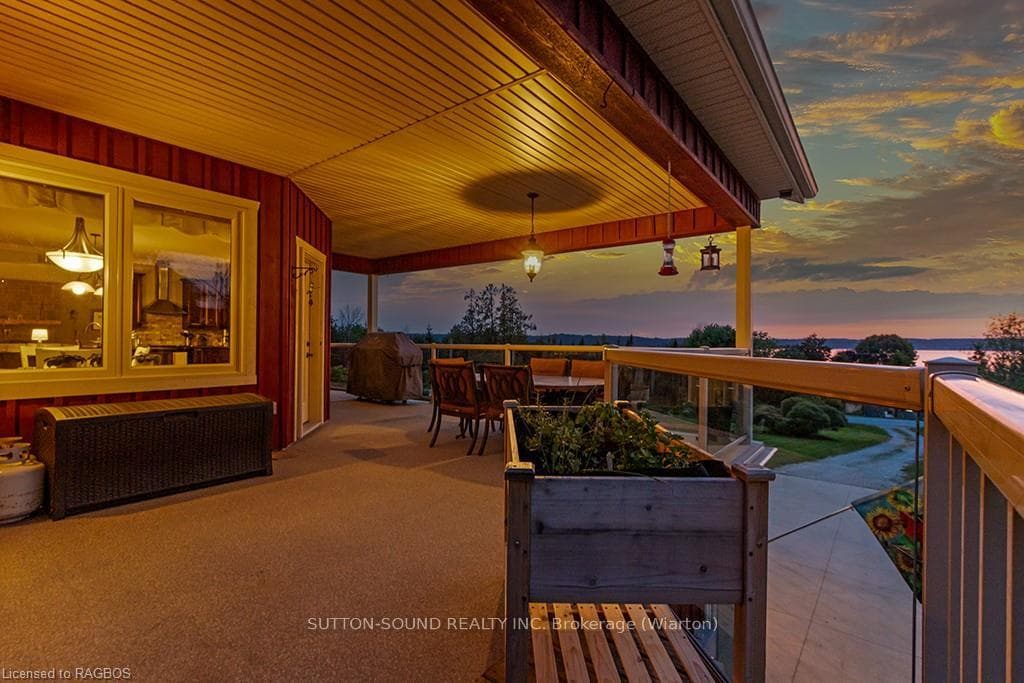 136 SUNSET Boulevard photo 31