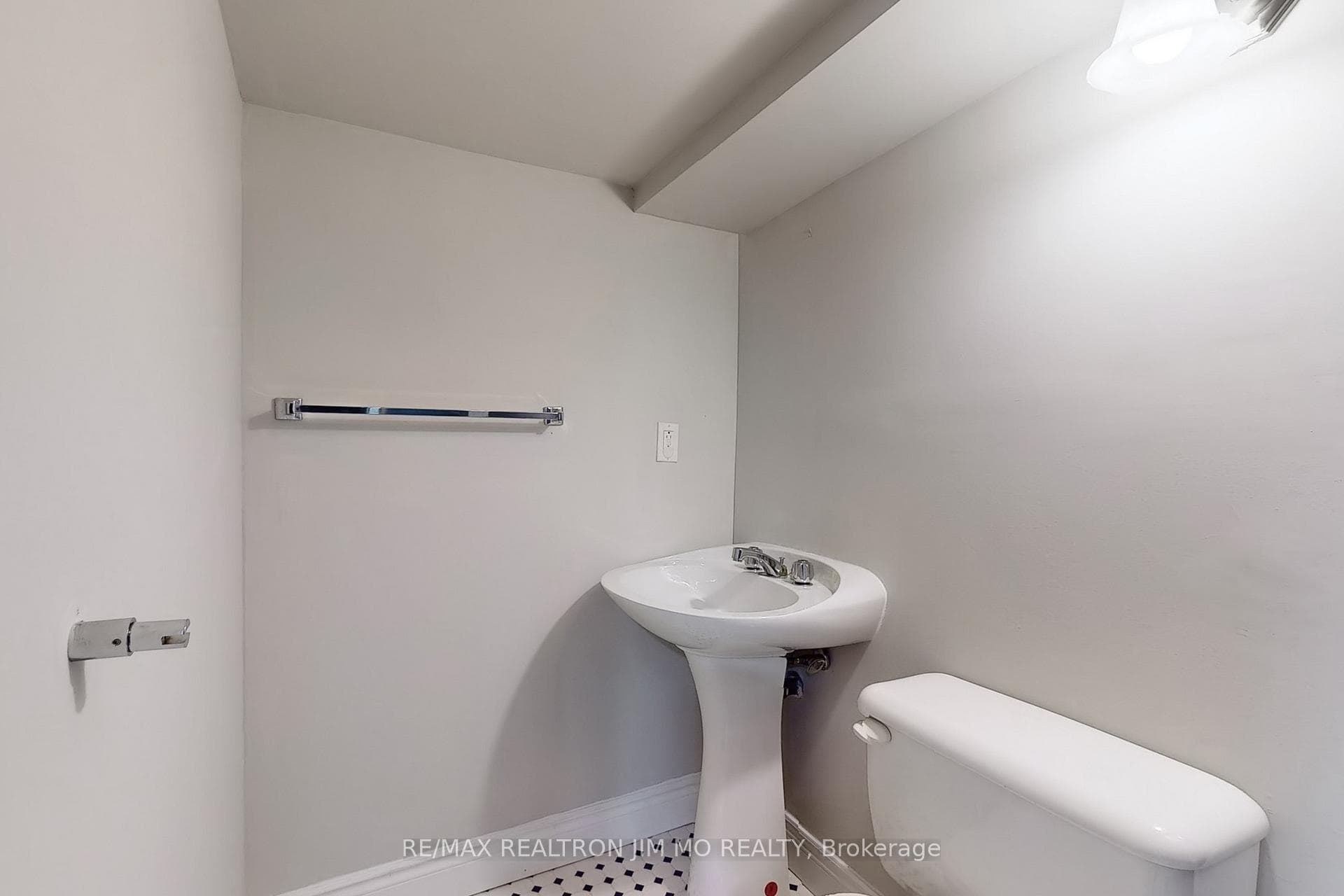 125 Hollingham Road photo 29