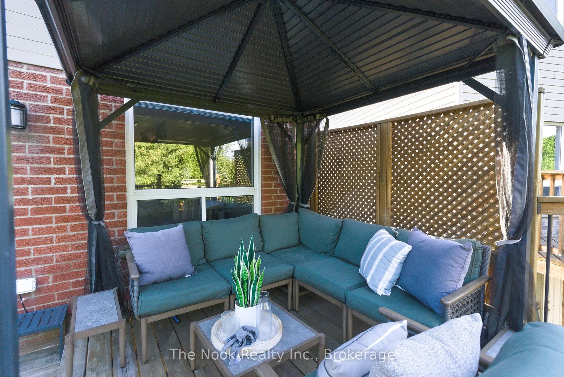5 Teddington Crescent photo 34