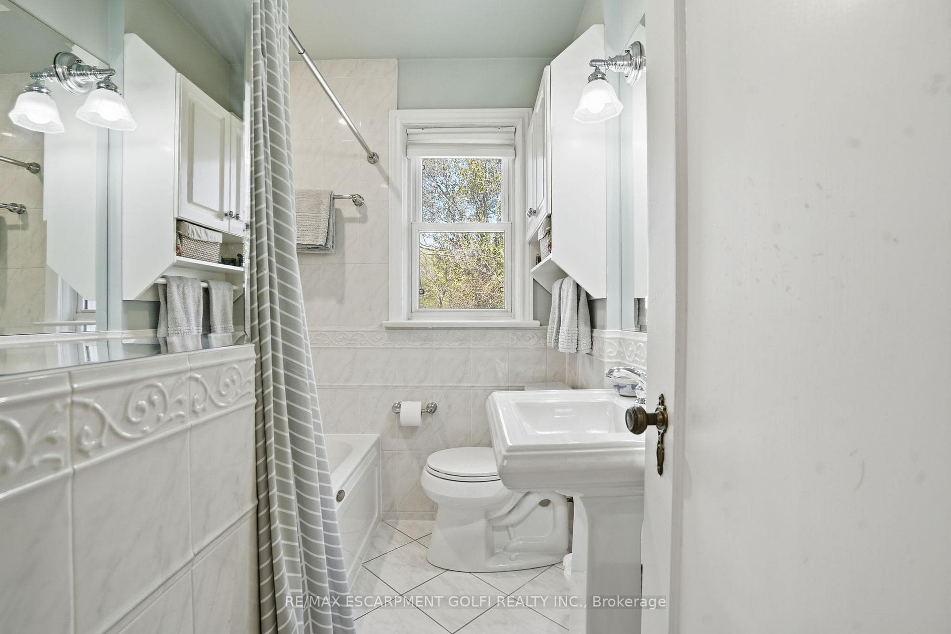 41 Queen Mary Drive photo 19