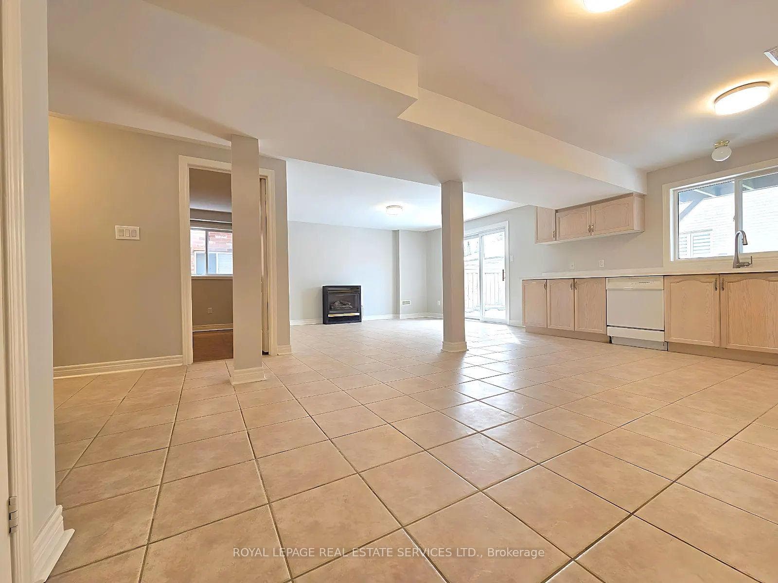 68 Silver Oaks Boulevard Unit Lower photo 4