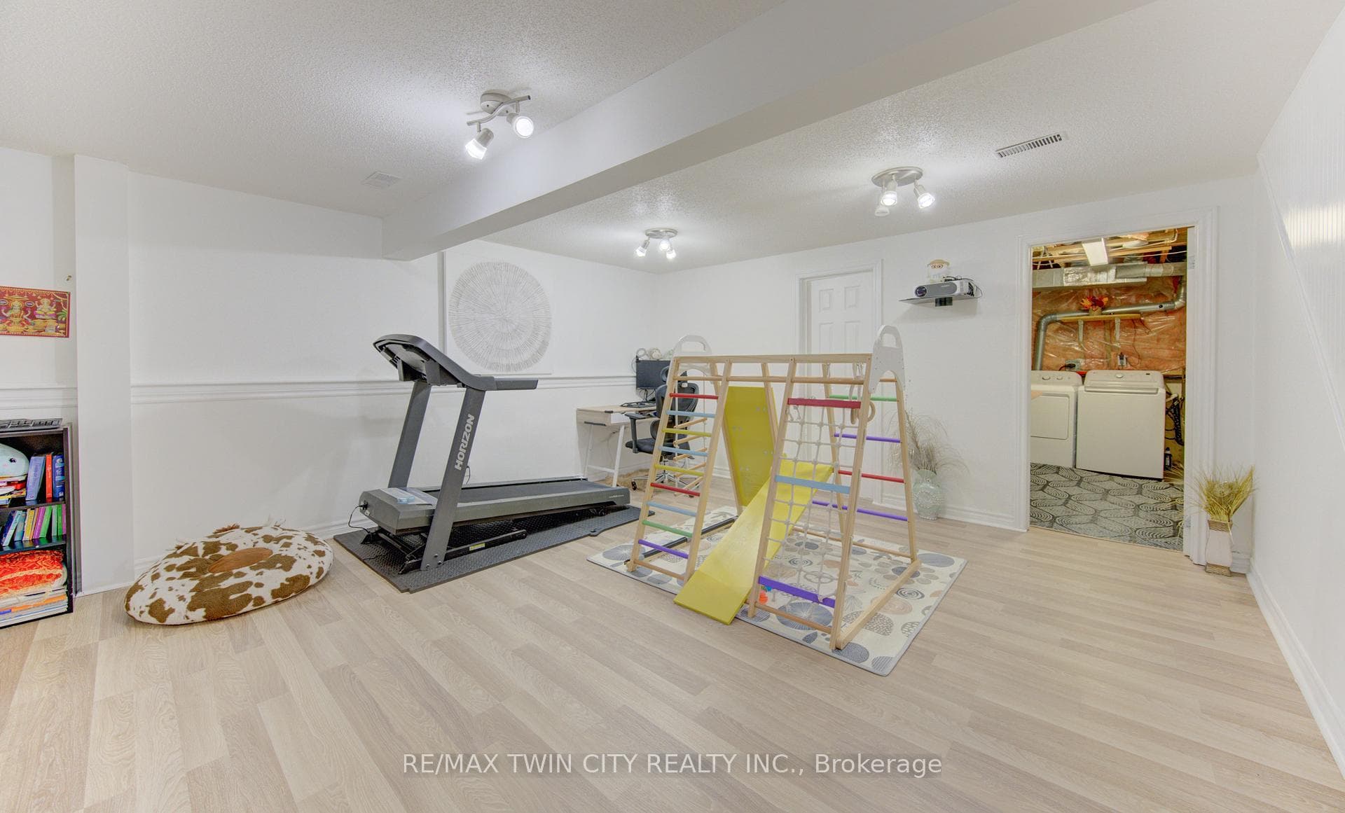 32 ENFIELD Drive photo 25