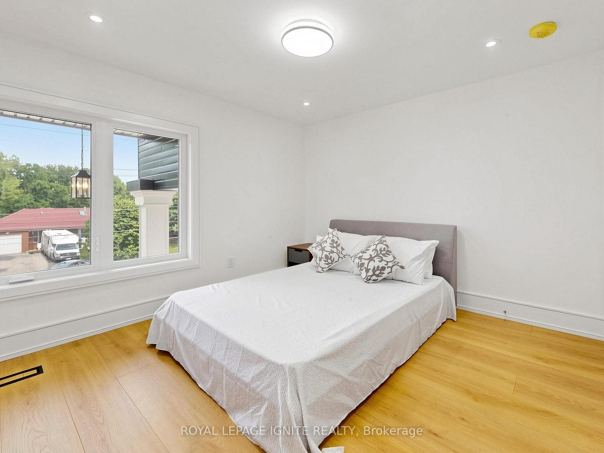 160 Manse Road photo 30