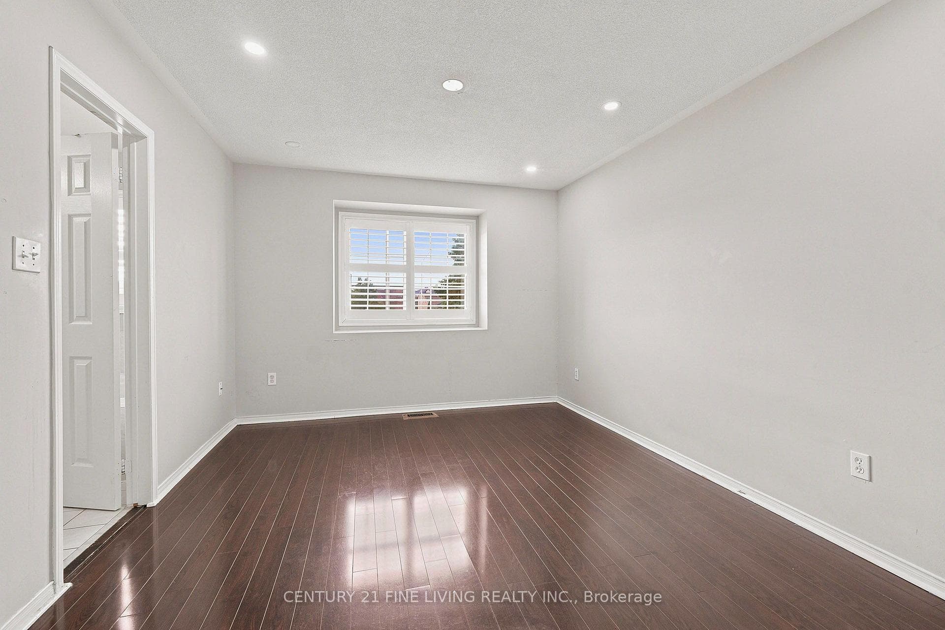 40 Hollowgrove Boulevard photo 24