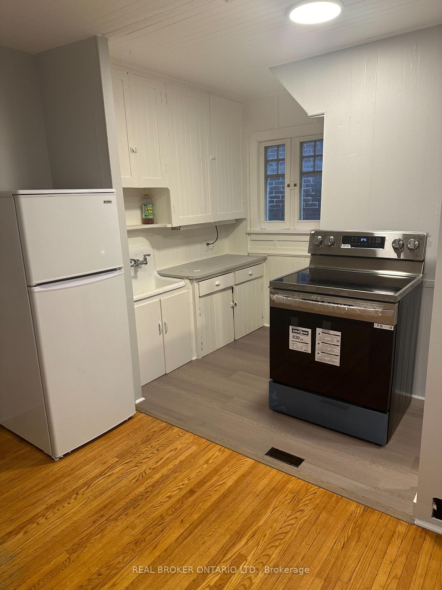17 Wellington Street Unit Back photo 3