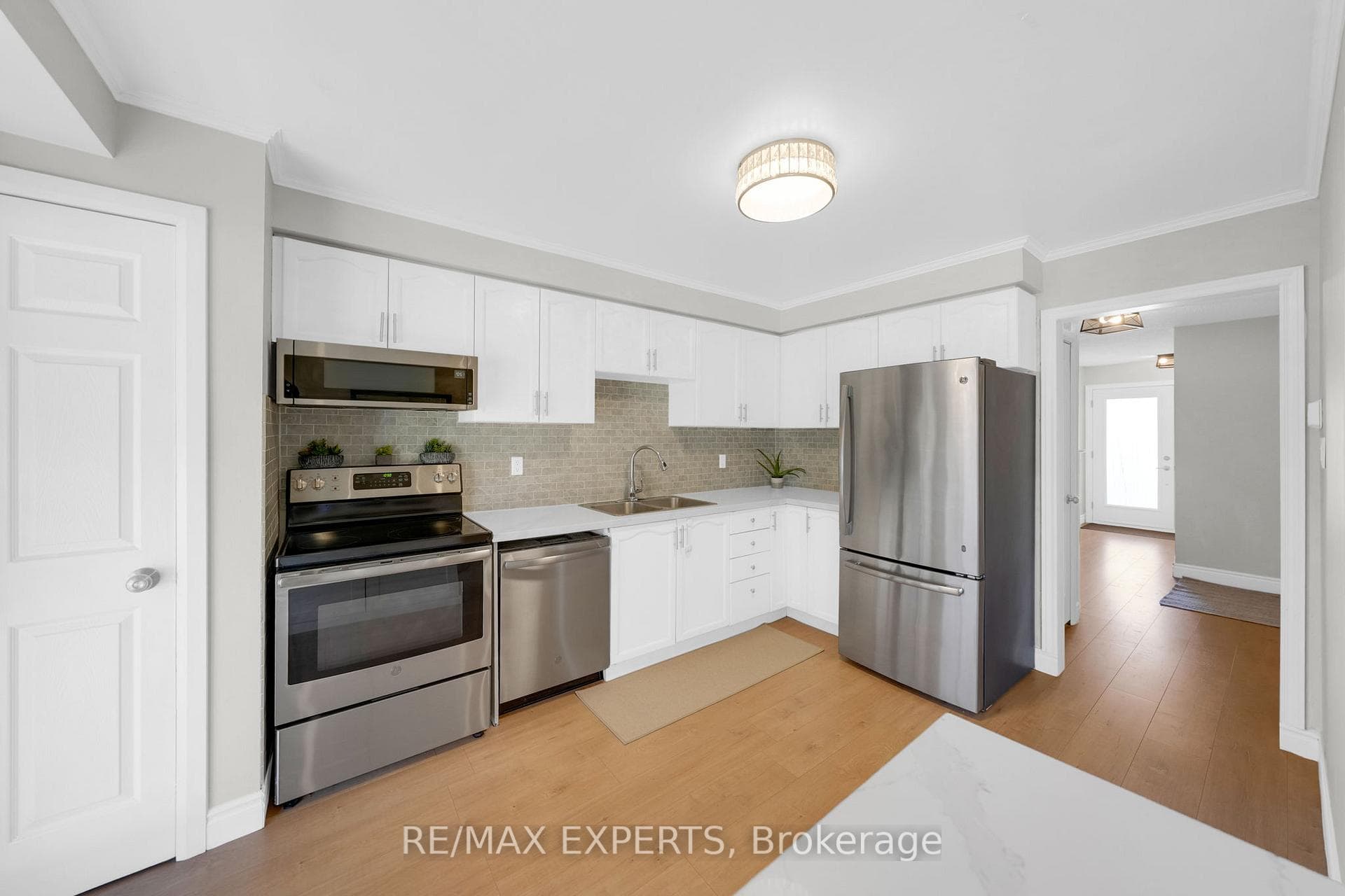 51 Mcknight Crescent photo 12