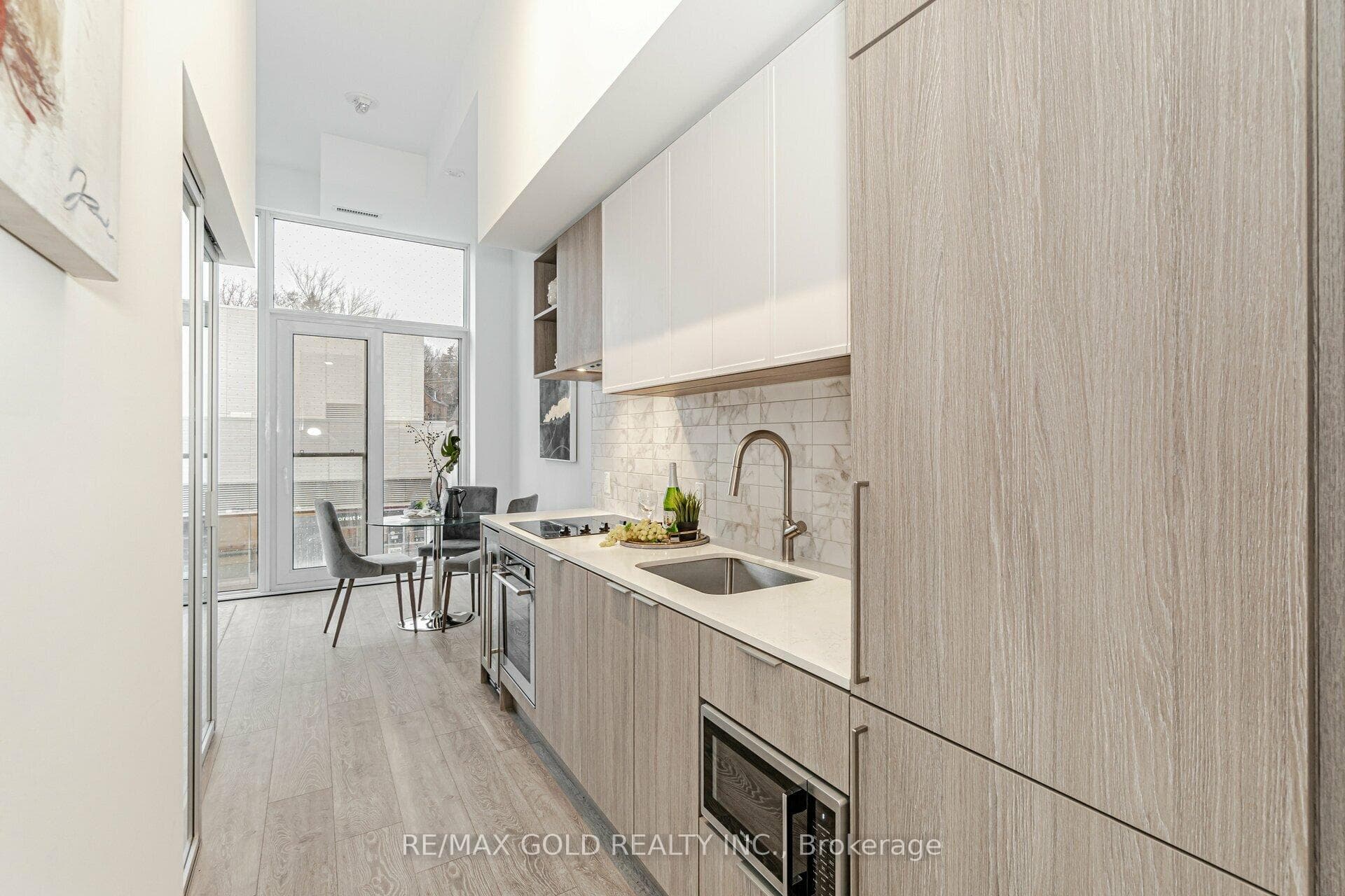 2020 Bathurst Street Unit 216 photo 9