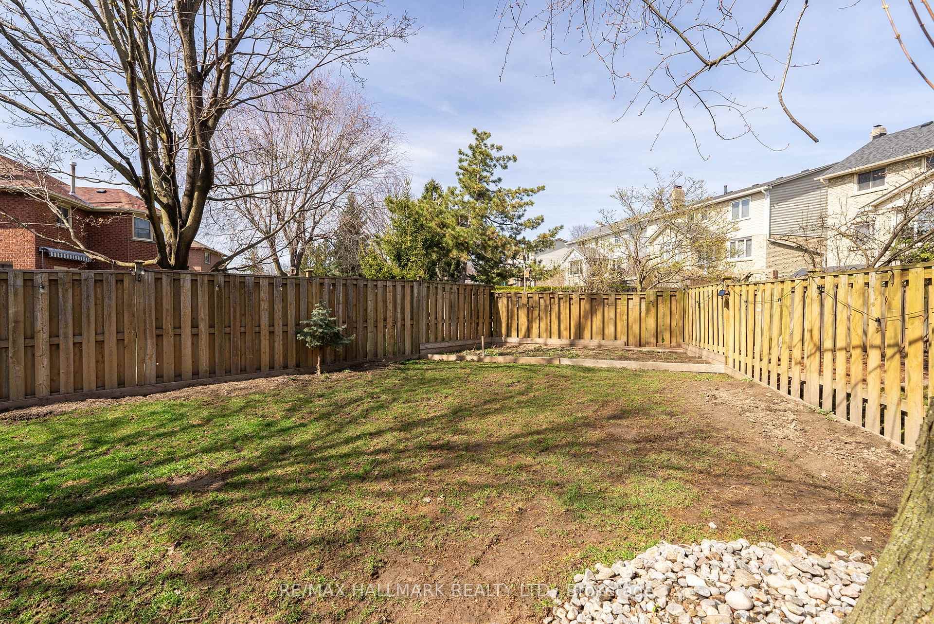 8 Langmaid Court photo 28