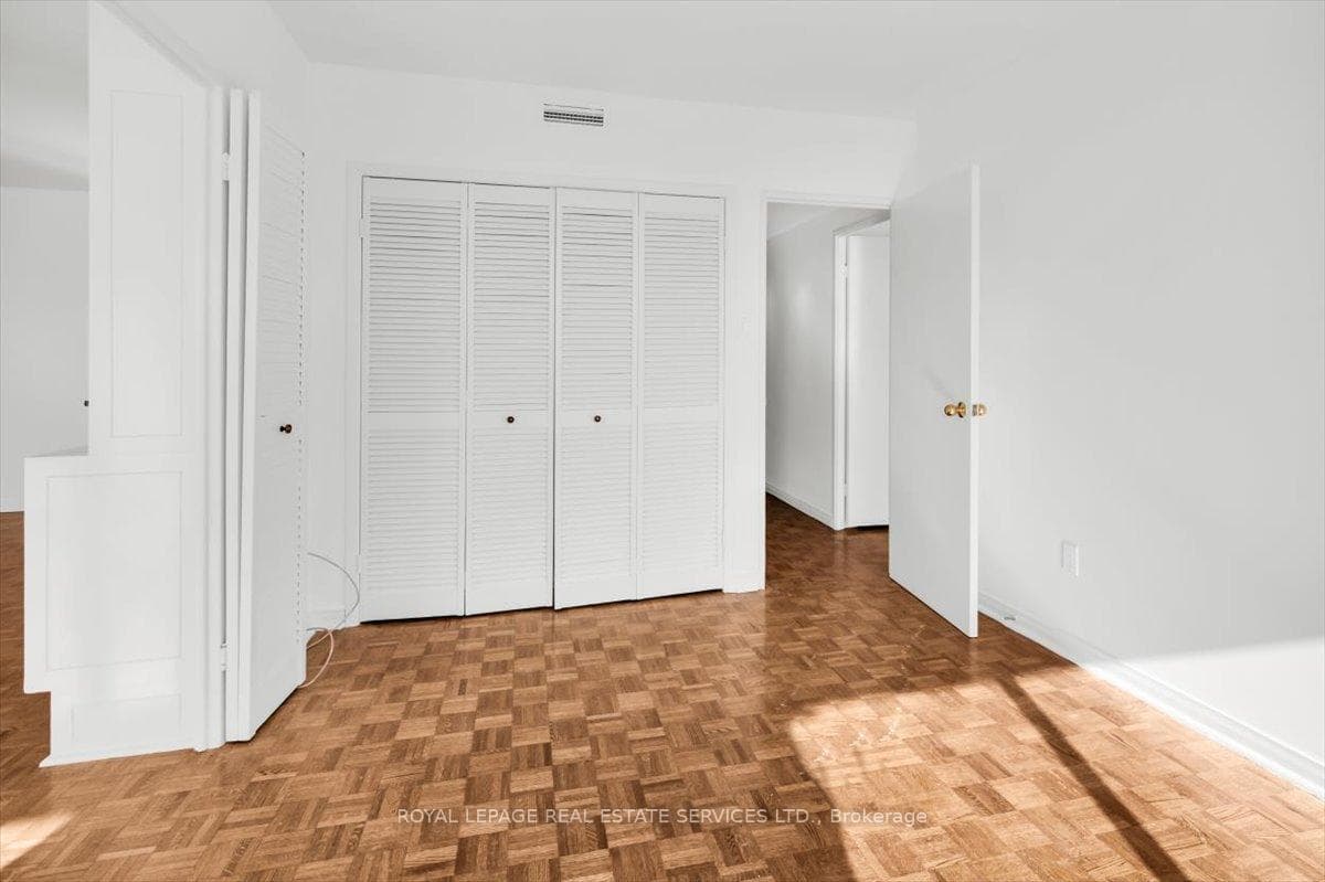 190 St George Street Unit 1005 photo 13