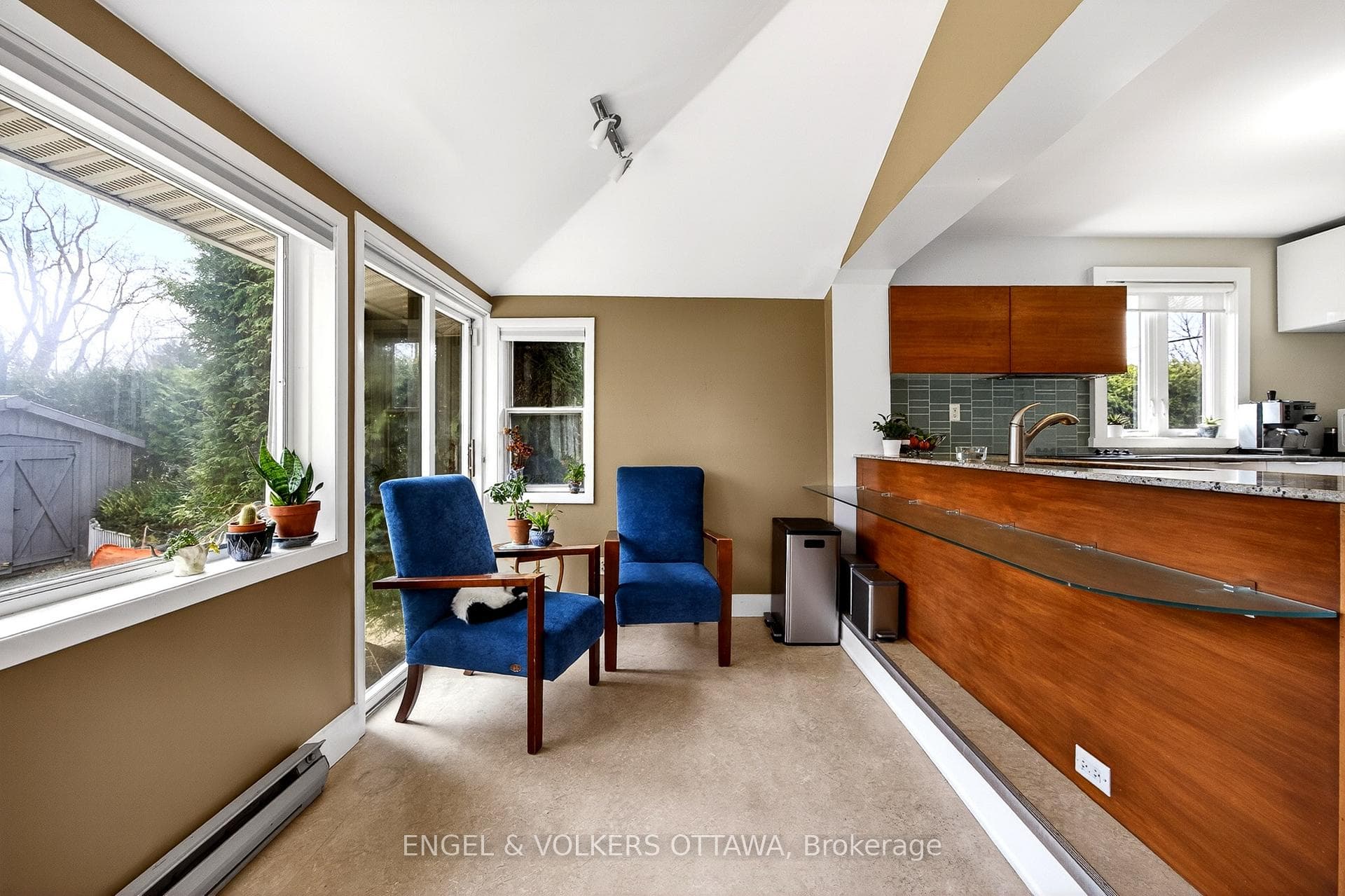 166 Wesley Avenue photo 13