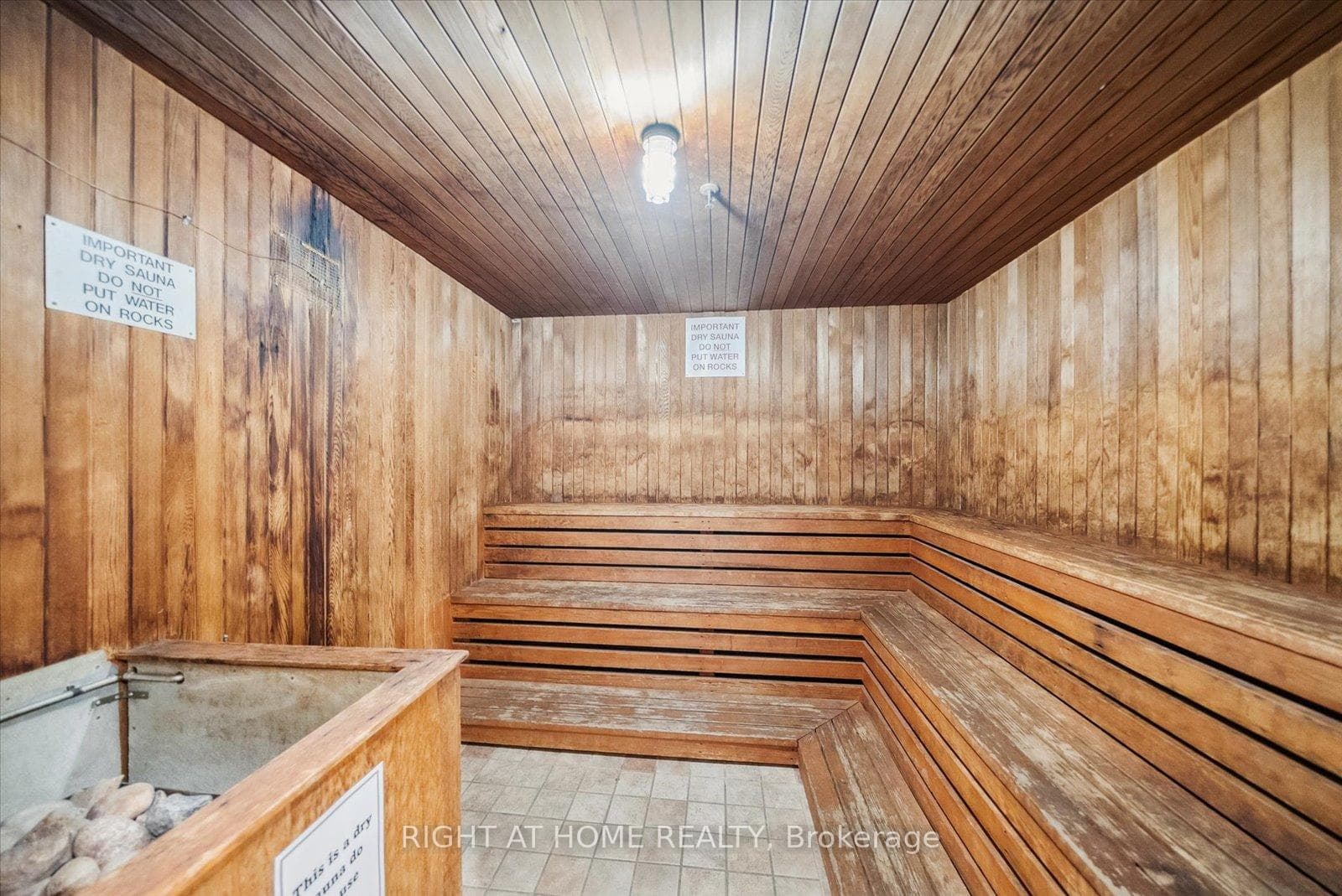 633 Bay Street Unit 1407 photo 29