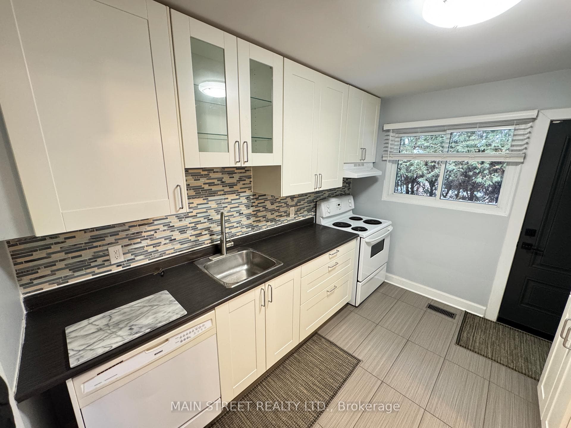 57 Dunning Avenue photo 6