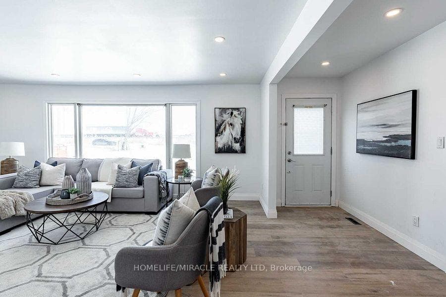 130 Davis Road photo 4