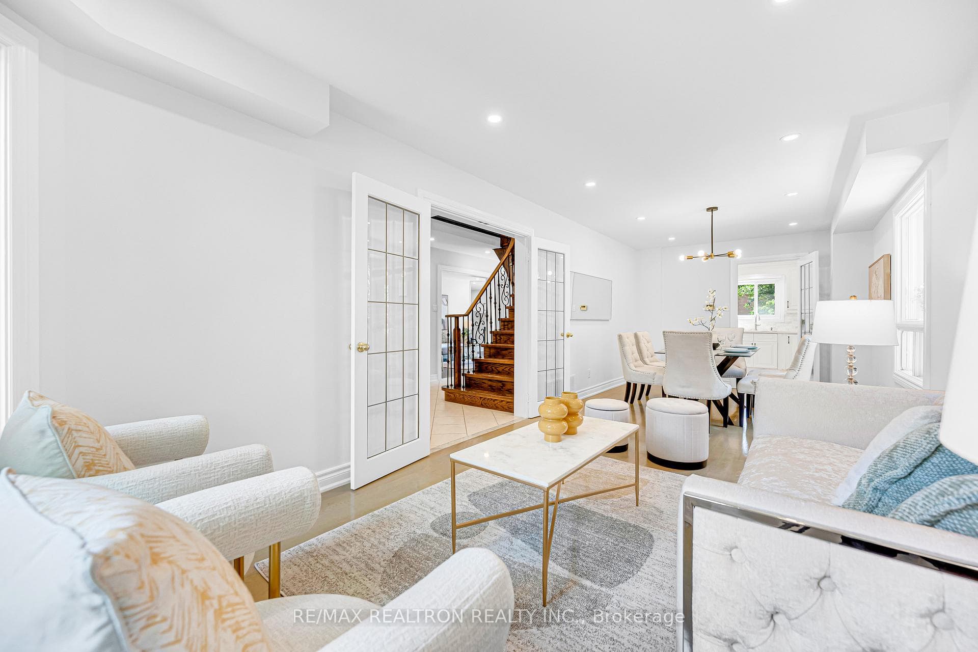 278 Bernard Avenue photo 8