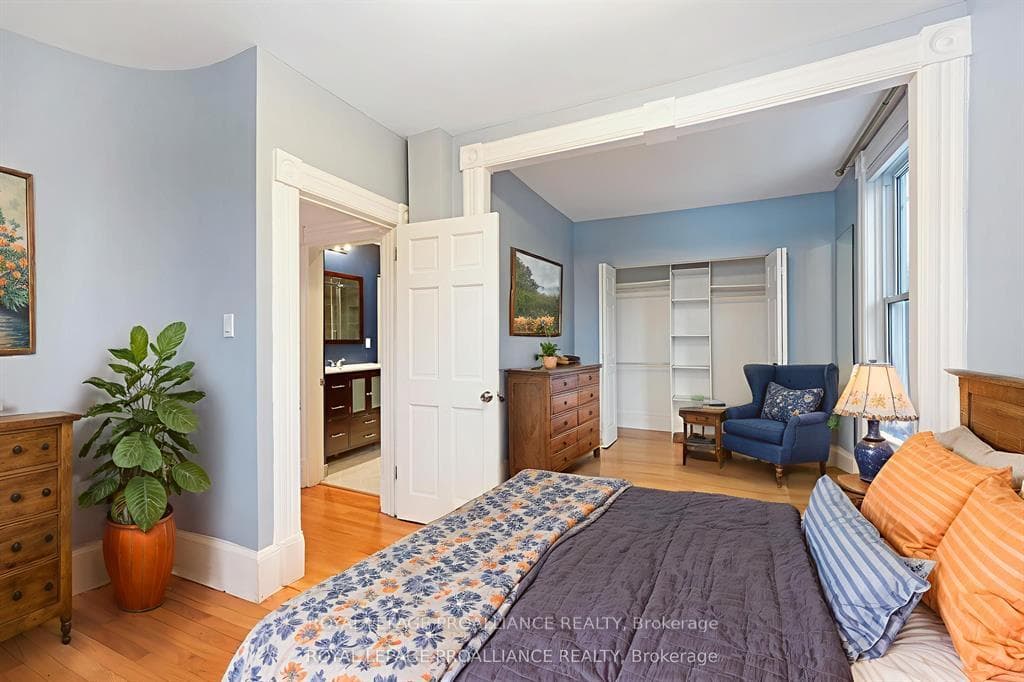 372 King Street photo 23