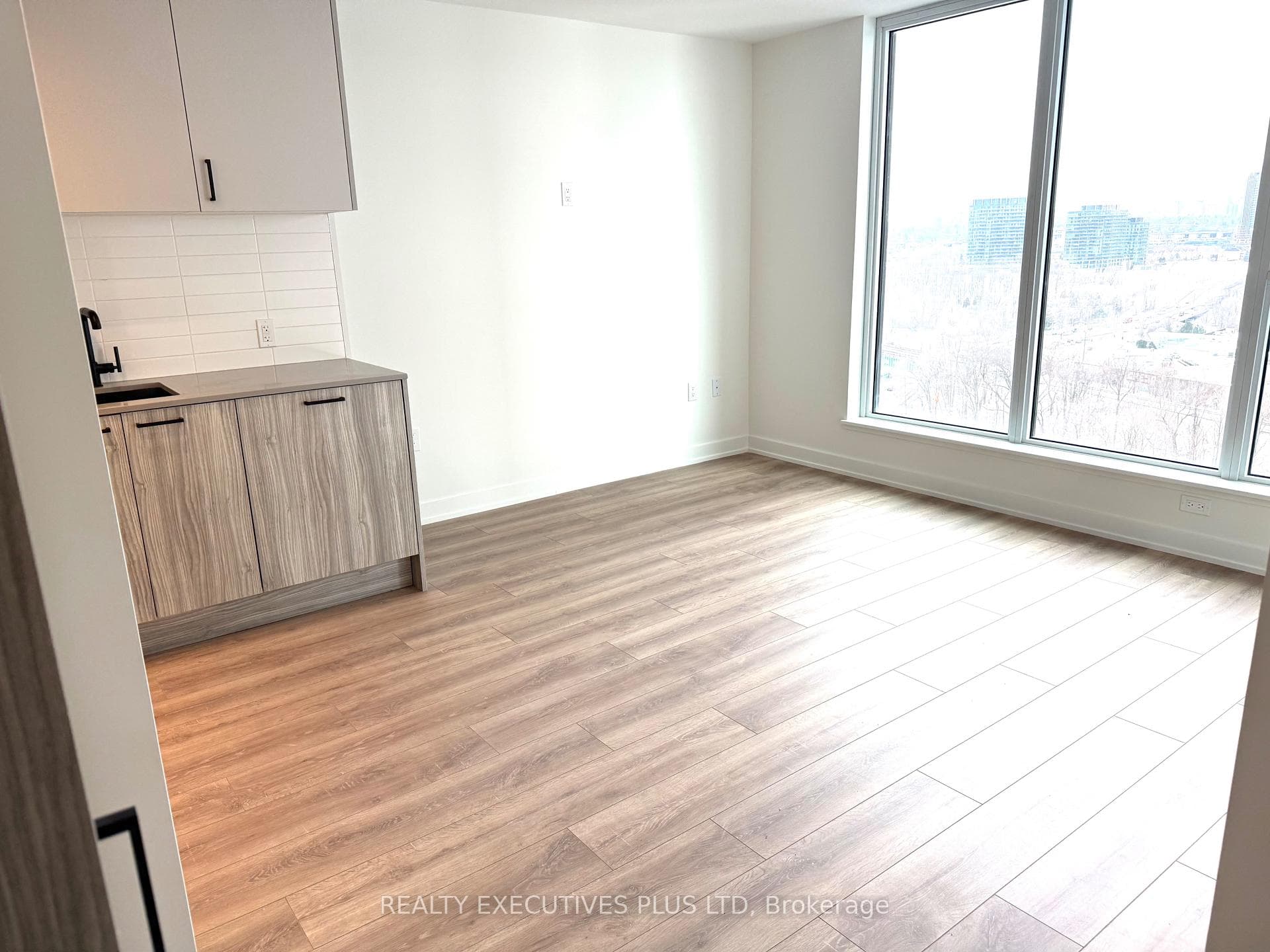 1 Quarrington Lane Unit 1404 photo 4