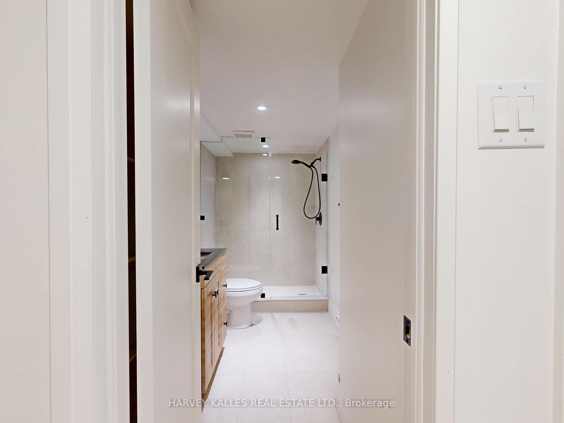 1214 Avenue Road Unit 3 photo 17