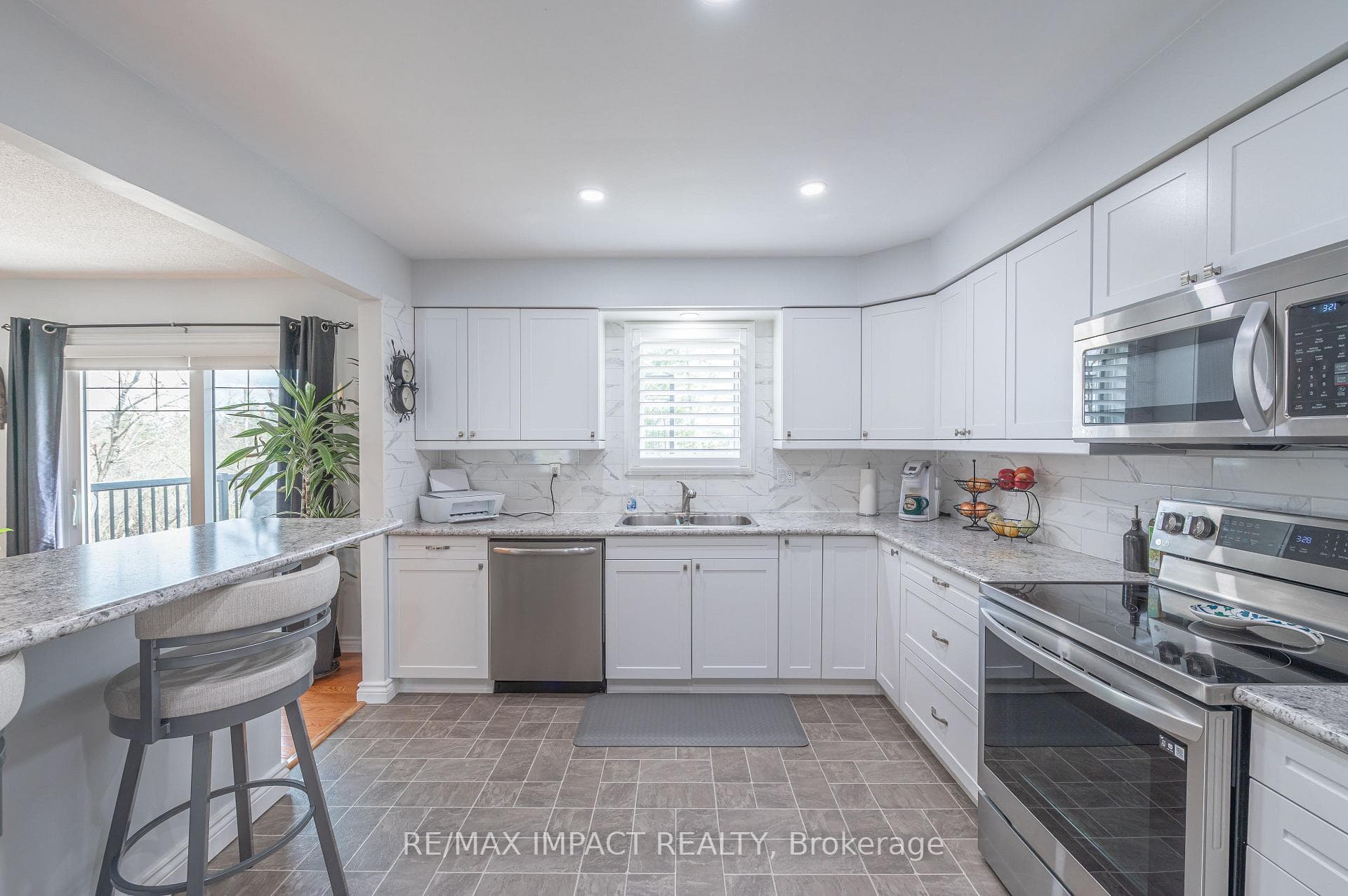 10 Cedartree Lane photo 5